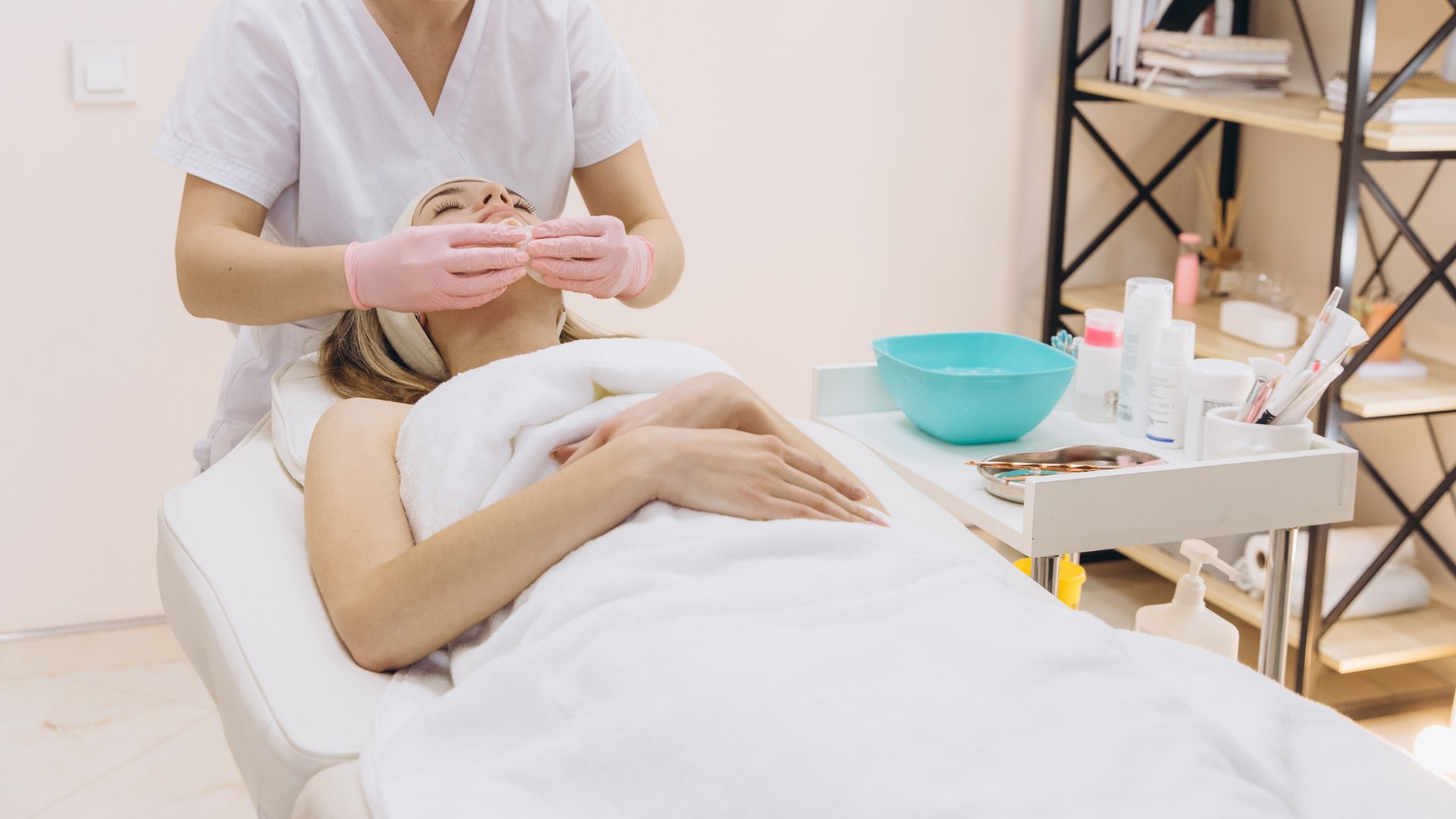 persona su lettino estetica professionale