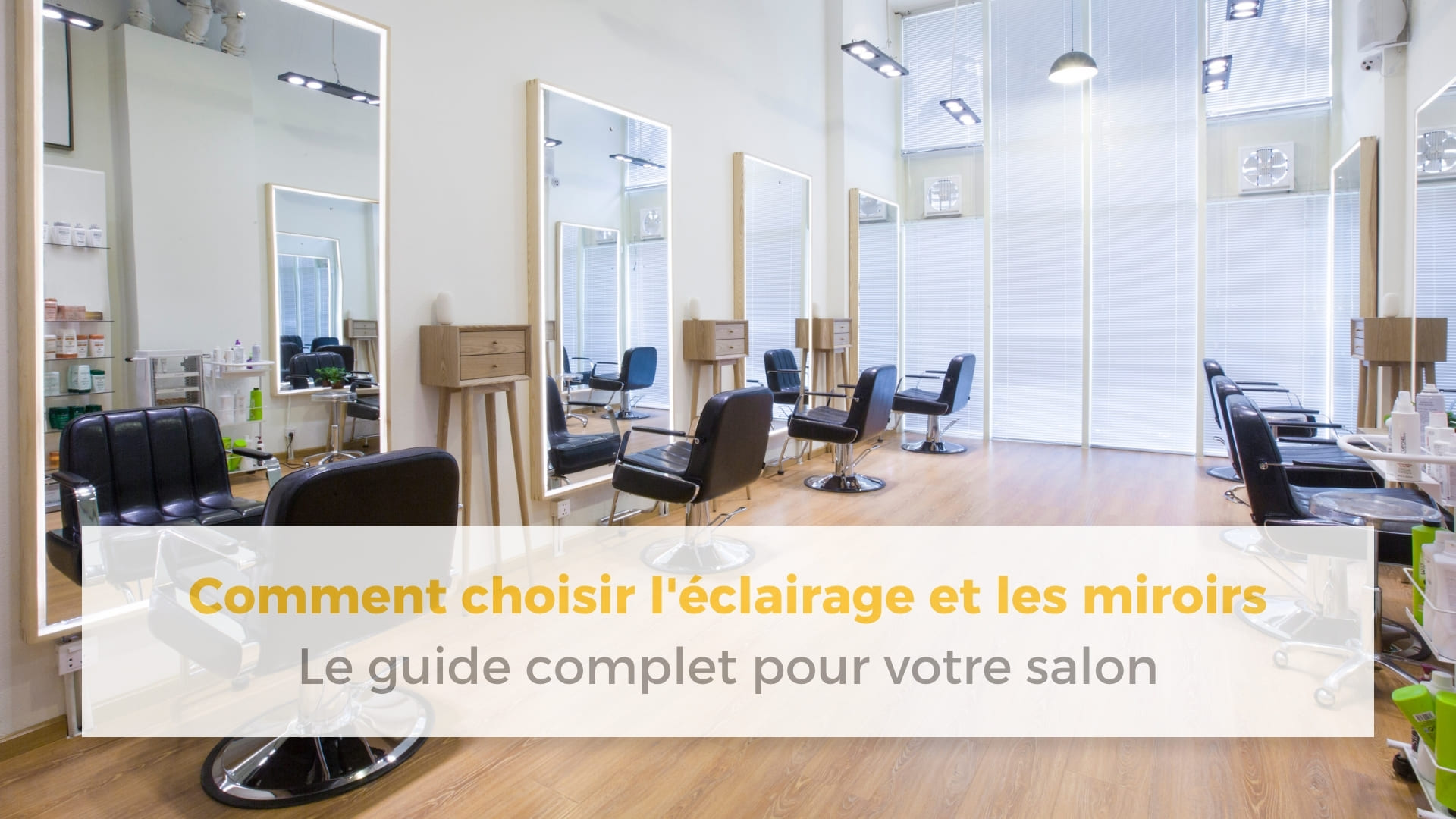 salon de coiffure avec éclairage et miroirs